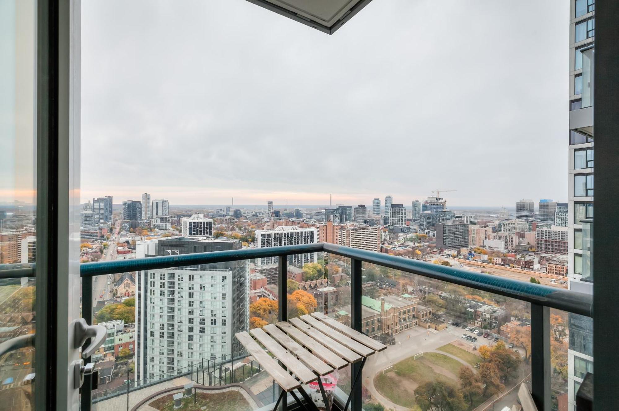 Panorama Suites Downtown Toronto Esterno foto
